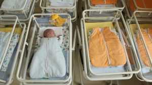 В 2018 году в брянских роддомах оставили 21 новорожденного
