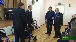 Брянским ветеранам боевых действий передали 17 новых инвалидных колясок