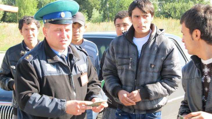 Власти выяснят, чем в Брянской области занимаются узбеки и таджики