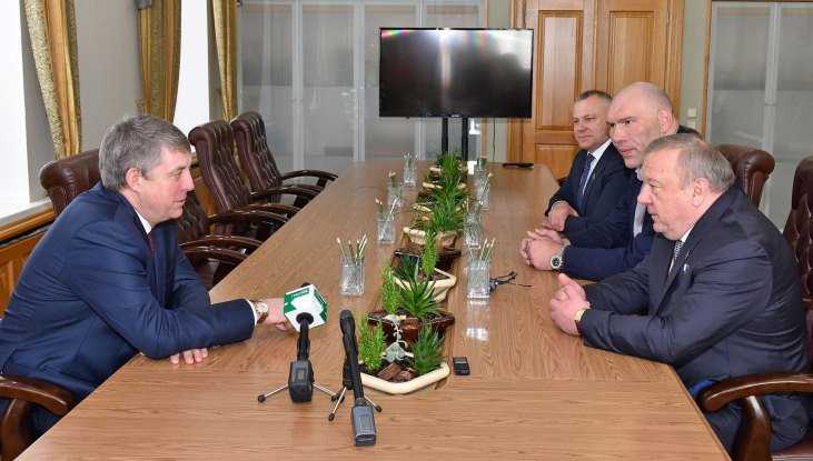 В Брянске Богомаз и генерал Шаманов обсудили воспитание патриотов