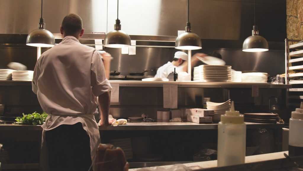 Новые правила облегчат жизнь ресторанам, но не сильно