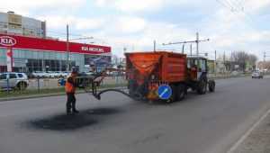 В Брянске приступили к ремонту дорог при помощи установки «Белта»