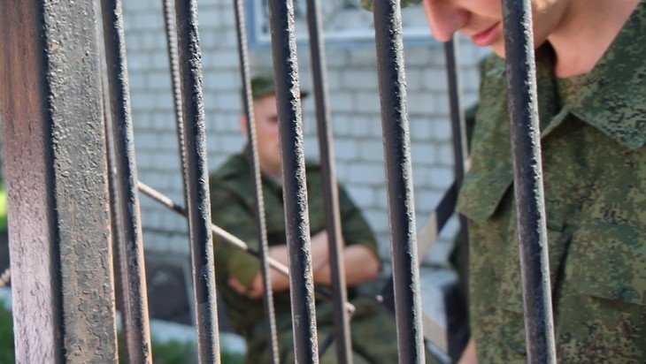 В Брянске военнослужащего осудили за зверское избиение подчиненного