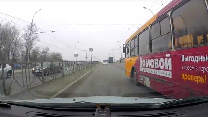 Кочующие маршрутчики испортили в Брянске муниципальные автобусы