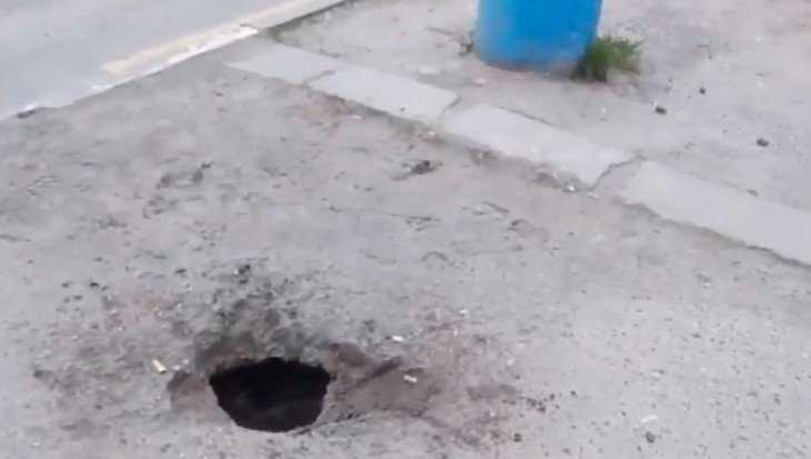 В Брянске образовалась «черная дыра» на Авиационной улице