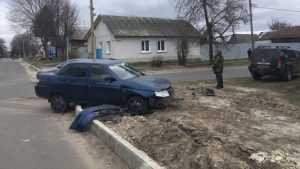 В Севске мужчина на Nissan протаранил легковушку и ранил водителя