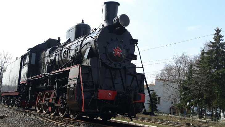 В Брянске возле локомотивного депо установили памятник-паровоз