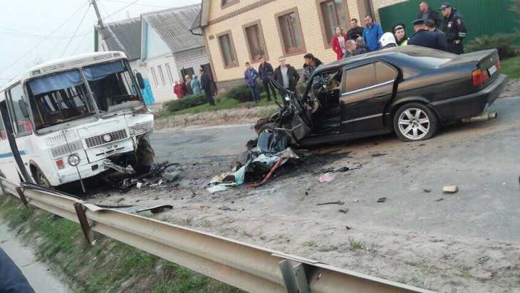 В Почепе в страшном ДТП с автобусом погиб водитель BMW