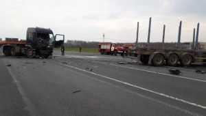 В Выгоничском районе два грузовика не поделили дорогу
