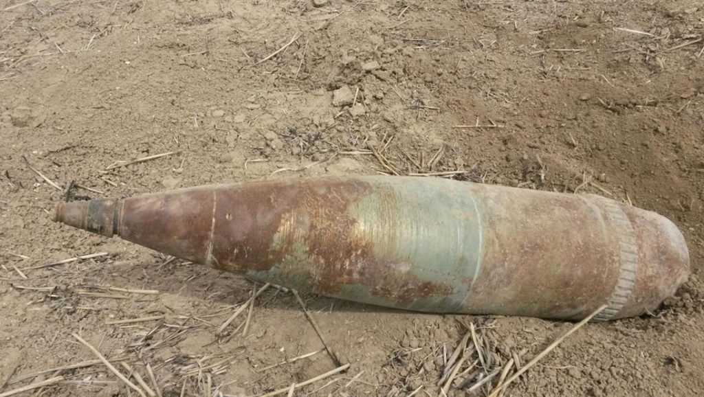 В поле под Дубровкой обнаружили снаряд времён войны