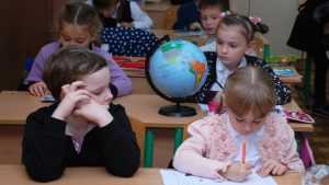 «Русские дети, которых вынудили учиться на латышском языке, плачут»