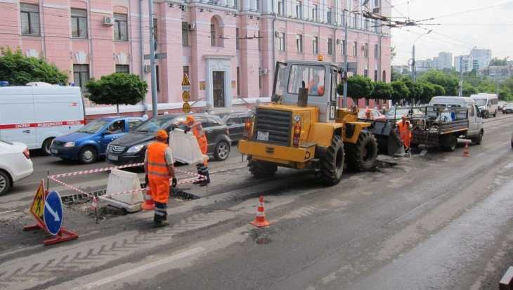 В Брянске приступили к ремонту ливнёвки на проспекте Ленина