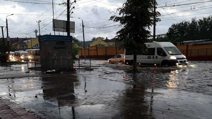 В Бежицком районе Брянска ливень затопил несколько улиц