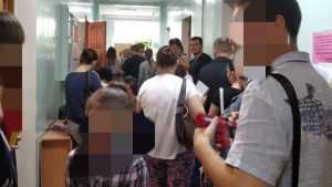 Жители Брянска попросили разобраться с очередями в детской поликлинике