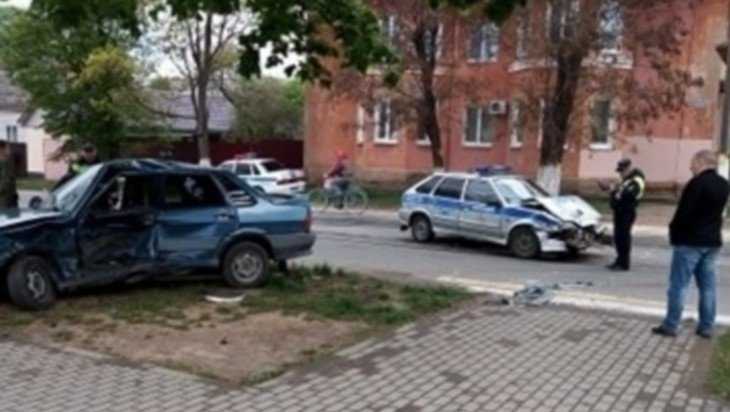 В Клинцах военный на ВАЗ столкнулся с машиной Росгвардии