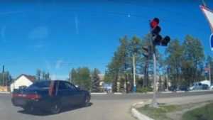 Дерзкого брянского водителя наказали за проезд на красный сигнал