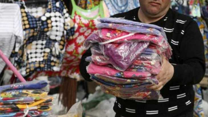 В Сураже наказали торговцев контрафактной детской одеждой