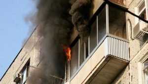 В Фокинском районе Брянска потушили горевший балкон многоэтажки