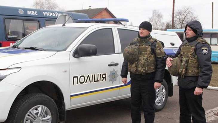Украинка укусила сотрудника военкомата, принесшего повестку ее сыну