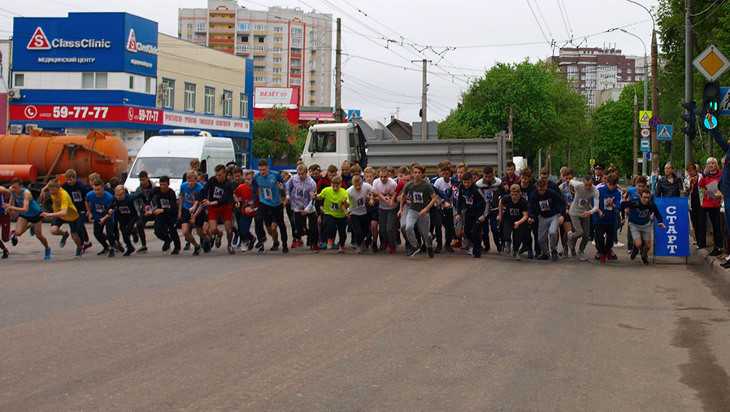 Легкоатлетическую эстафету в честь 9 мая пробежали 1500 брянцев