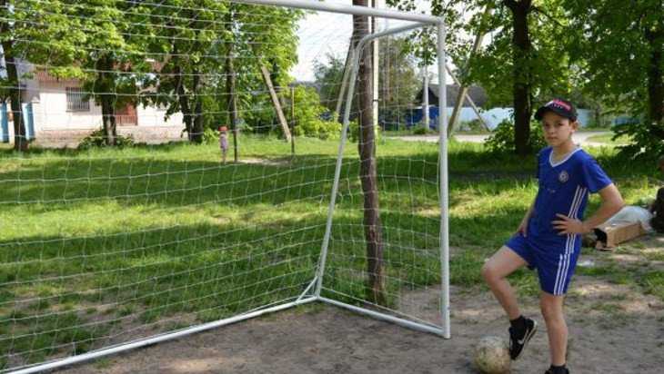 Юным новозыбковцам подарили футбольные ворота
