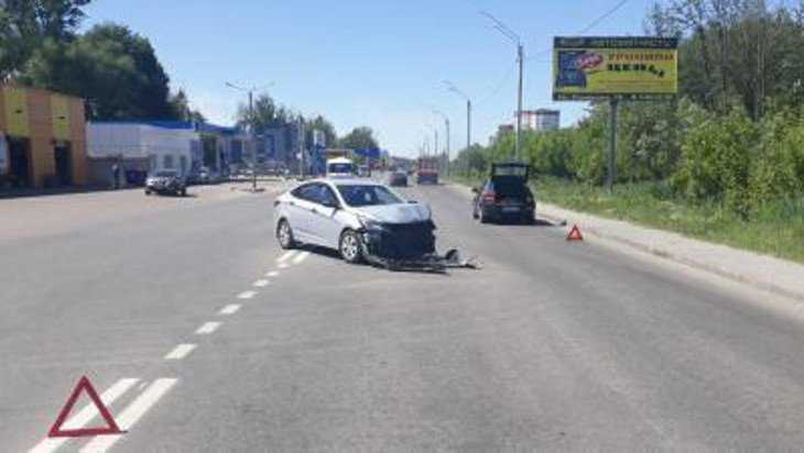 В ДТП на улице Флотской в Брянске разбила лицо 26-летняя девушка