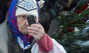 На Украине решили каждой бабушке выдать по смартфону