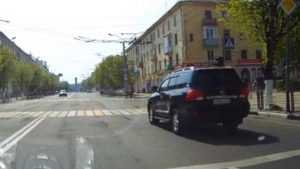 В Брянске наказали водителя внедорожника по видео проезда на красный свет