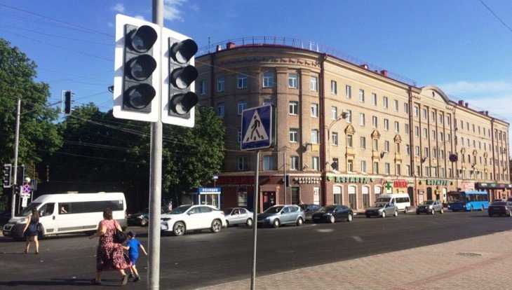 В Брянске установили на площади Ленина светофор с «зелёной волной»