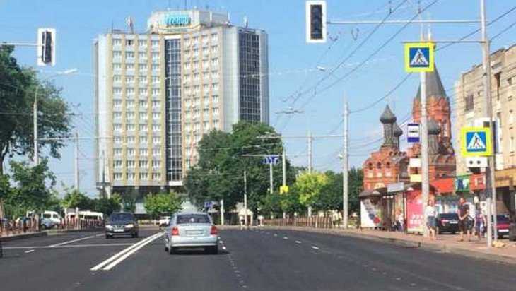В Брянске на проспекте Ленина установили светофор у гостиницы «Брянск»