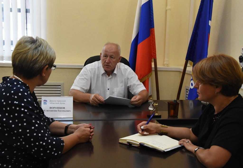 Константин Воронцов провел прием граждан по вопросам здравоохранения и образования