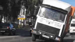В Брянске сняли видео о кривом грузовике