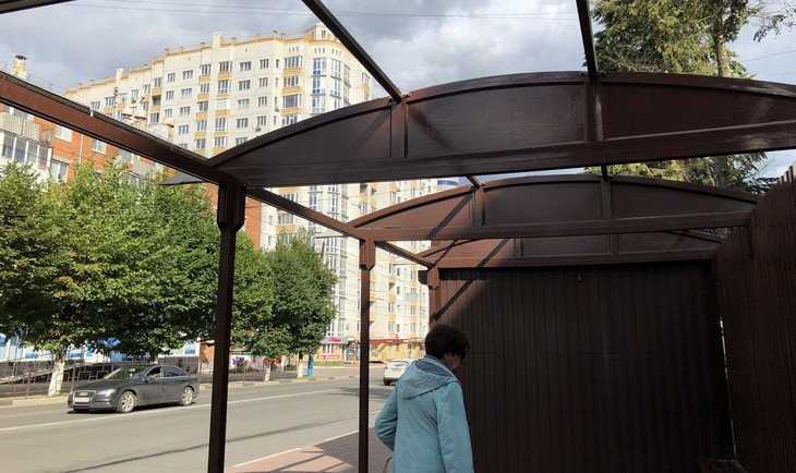 В Брянске с остановки возле площади Партизан исчезла крыша