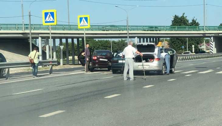 Под Брянском возле посёлка Супонево столкнулись три автомобиля
