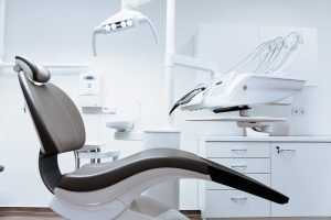 По каким критериям стоит выбирать стоматологическую клинику