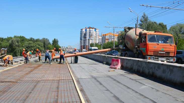 В Брянске рабочие приступят к асфальтированию Первомайского моста