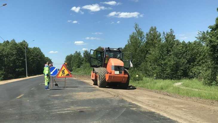 Разбитой трассе Брянск – Смоленск дорожники дали новую жизнь