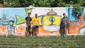 Трое брянских художников расписали стену в Стародубе