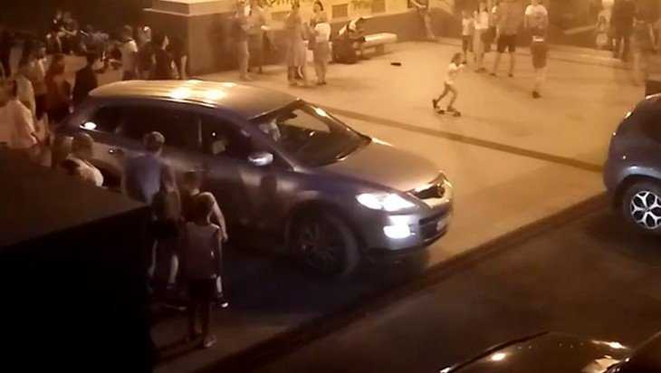 В Брянске сняли видео катаний водителей по лестнице бульвара Гагарина