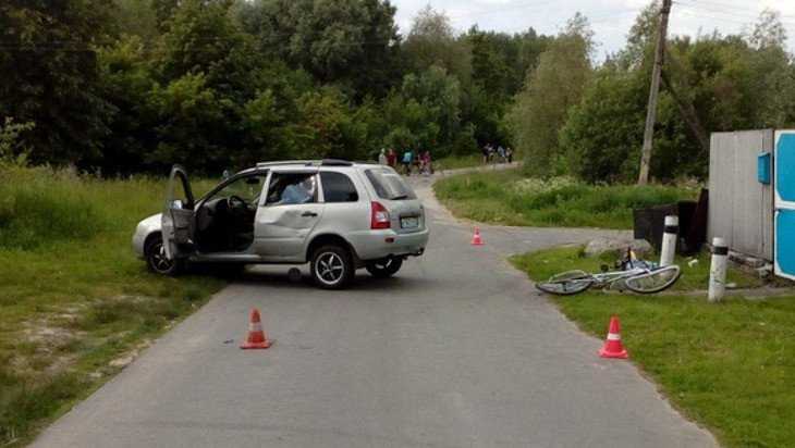 В Гордеевке неопытный водитель на «Ладе» сшиб велосипед с бабушкой и внучкой