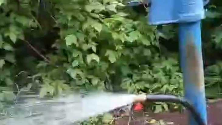 Жителей брянского села заставили набирать воду из «пулемета»