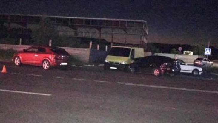 В Брянске при столкновении четырех автомобилей пострадал пешеход