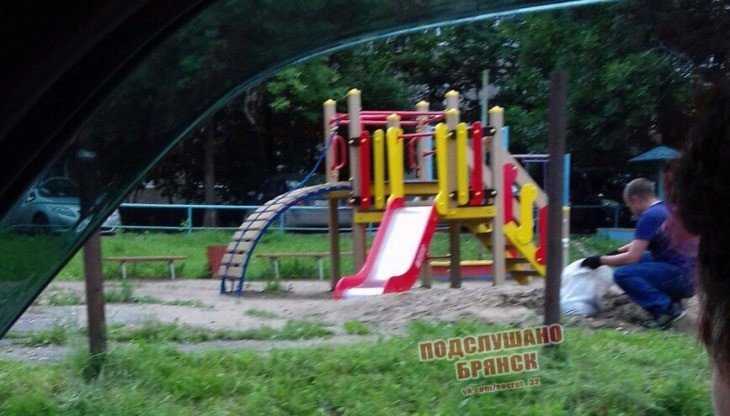 В Брянске мужчину обвинили в краже песка с детской площадки