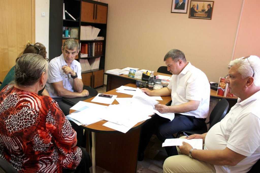 Депутат облдумы Василий Клюенков провёл приём граждан Навлинского района
