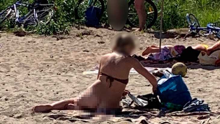 На брянском пляже заметили девушку без купальника