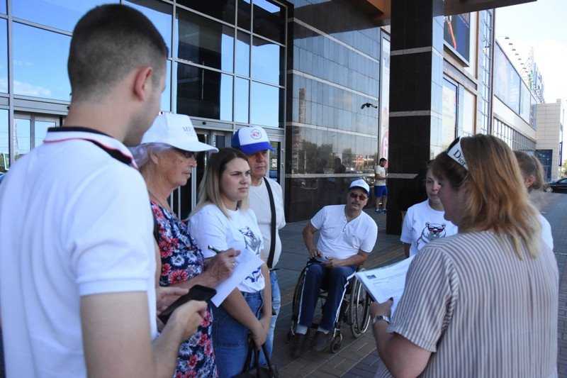 В Брянске в рамках партпроекта проверили доступность кинотеатров для инвалидов