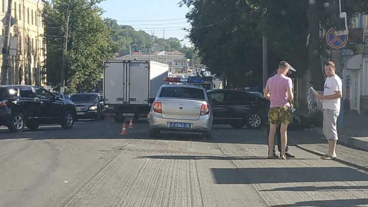 В Брянске из-за ДТП с такси на набережной образовалась большая пробка