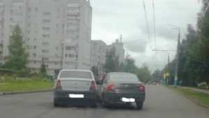 В Брянске на улице Костычева произошло ДТП с участием «Яндекс.Такси»