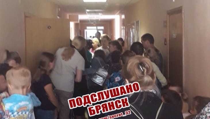 Житель Брянска пожаловался на огромные очереди в детской поликлинике