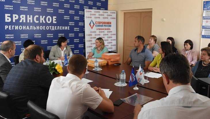 В Брянске прошло заседание регионального совета сторонников «Единой России»